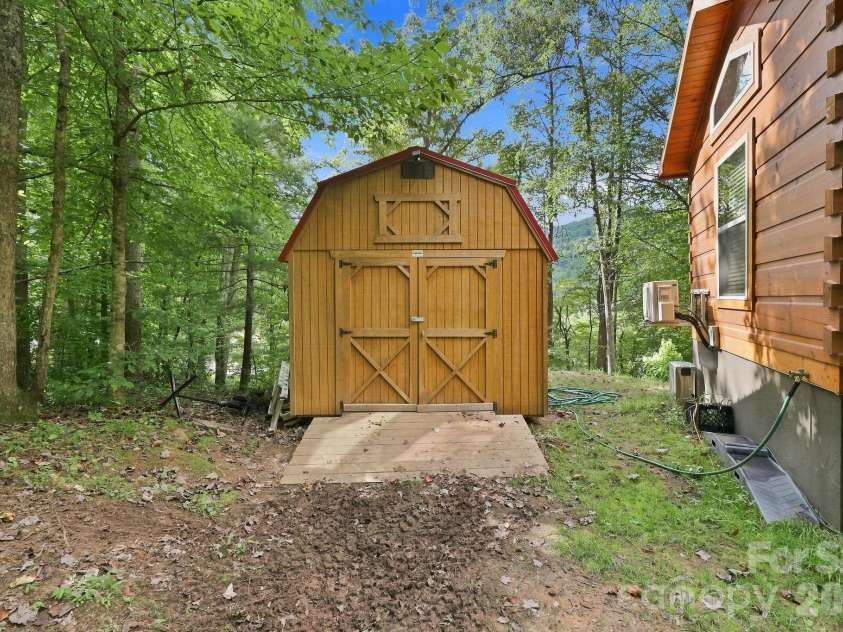 9 Candyland Court, Candler, NC 28715.  MLS# CAR4422673, YatesRealty ID 50265. 