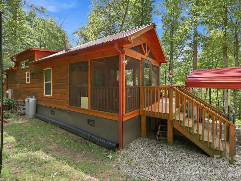 9 Candyland Court, Candler, NC 28715.  MLS# CAR4422673, YatesRealty ID 50265. 