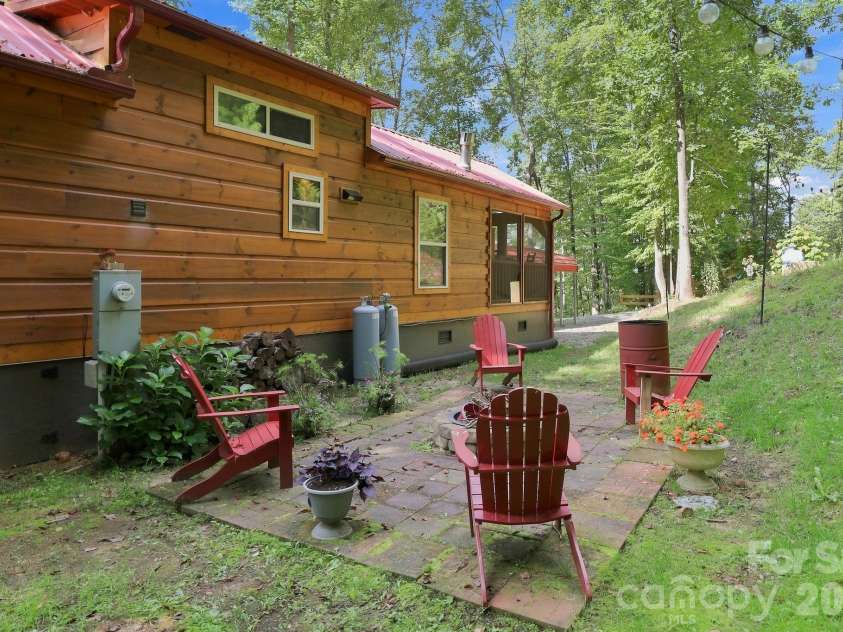 9 Candyland Court, Candler, NC 28715.  MLS# CAR4422673, YatesRealty ID 50265. 