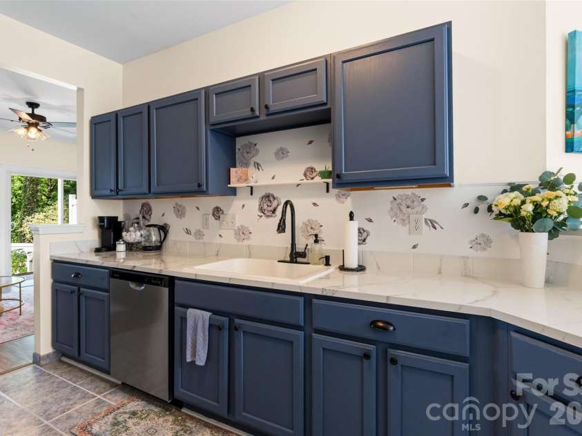 4001 Waterside Lane, Cramerton, NC 28032.  MLS# CAR4423313, YatesRealty ID 50266. 