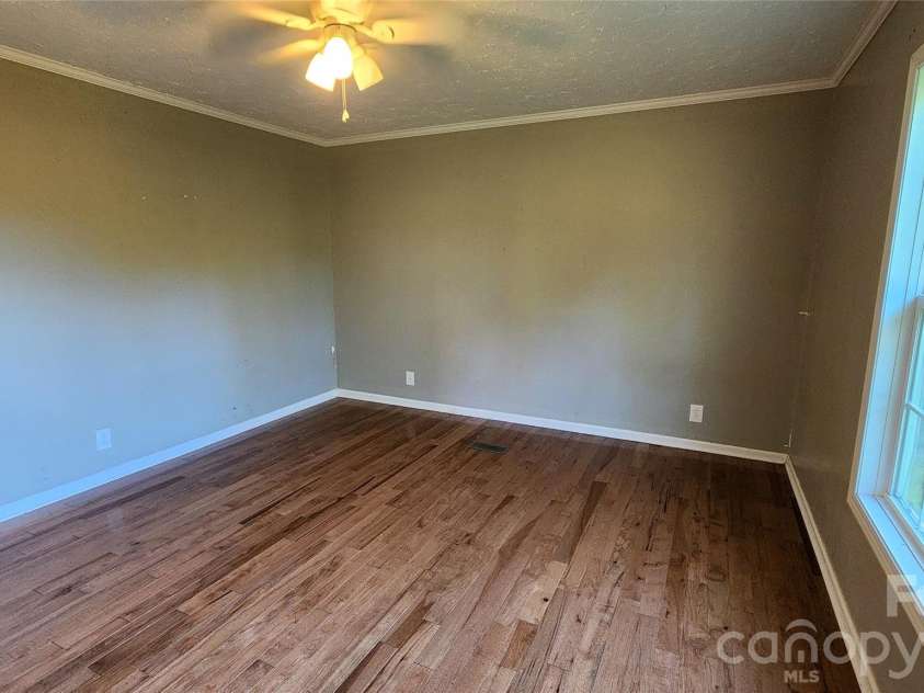 967 Barnardsville Highway, Weaverville, NC 28787.  MLS# CAR4422068, YatesRealty ID 50268. BR#3