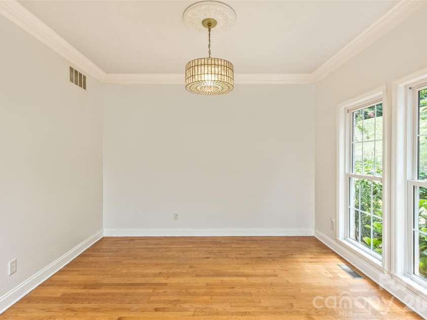 113 Ballantree Drive, Asheville, NC 28803.  MLS# CAR4417051, YatesRealty ID 50269. Dining room