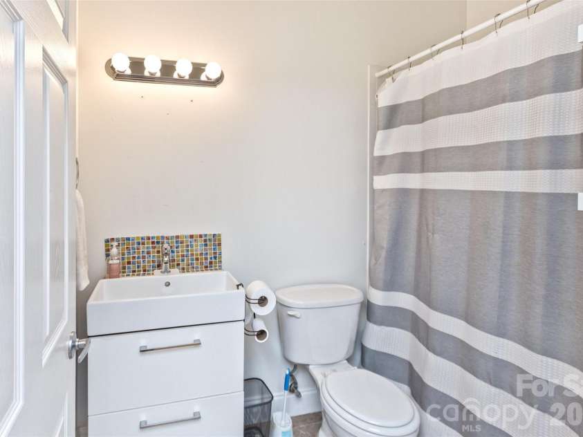 113 Ballantree Drive, Asheville, NC 28803.  MLS# CAR4417051, YatesRealty ID 50269. Full Bathroom on second level
