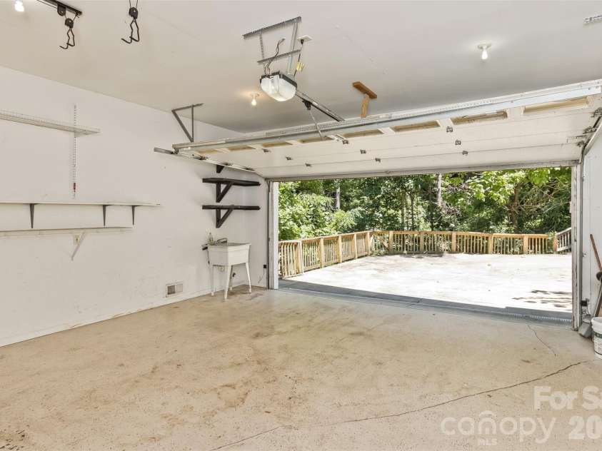 113 Ballantree Drive, Asheville, NC 28803.  MLS# CAR4417051, YatesRealty ID 50269. Garage