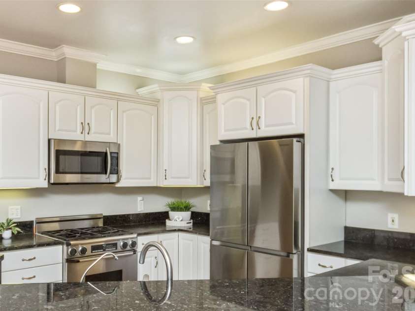113 Ballantree Drive, Asheville, NC 28803.  MLS# CAR4417051, YatesRealty ID 50269. Kitchen