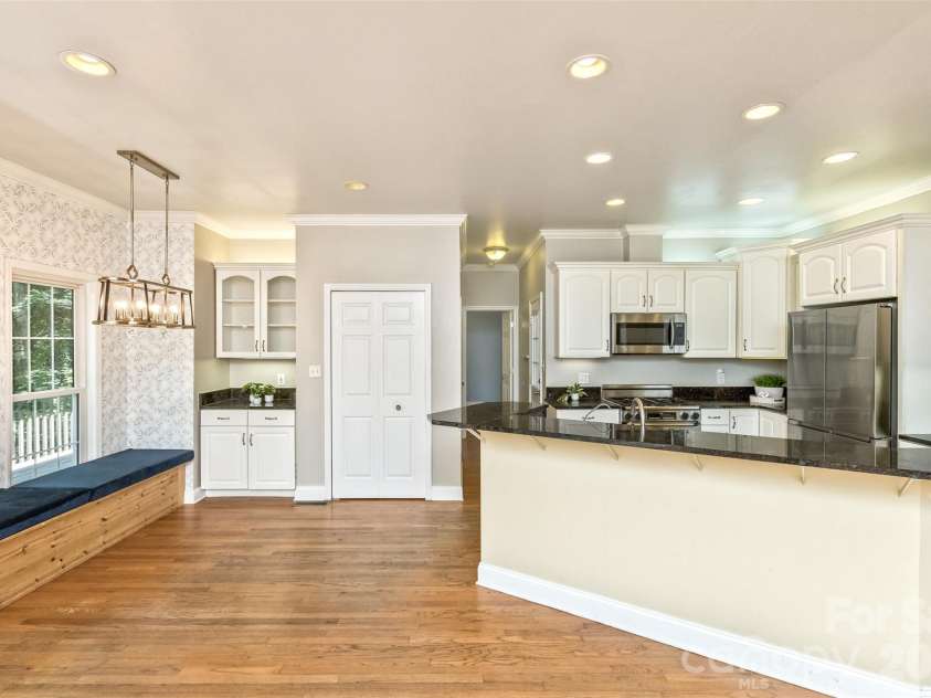113 Ballantree Drive, Asheville, NC 28803.  MLS# CAR4417051, YatesRealty ID 50269. Kitchen/Breakfast Nook