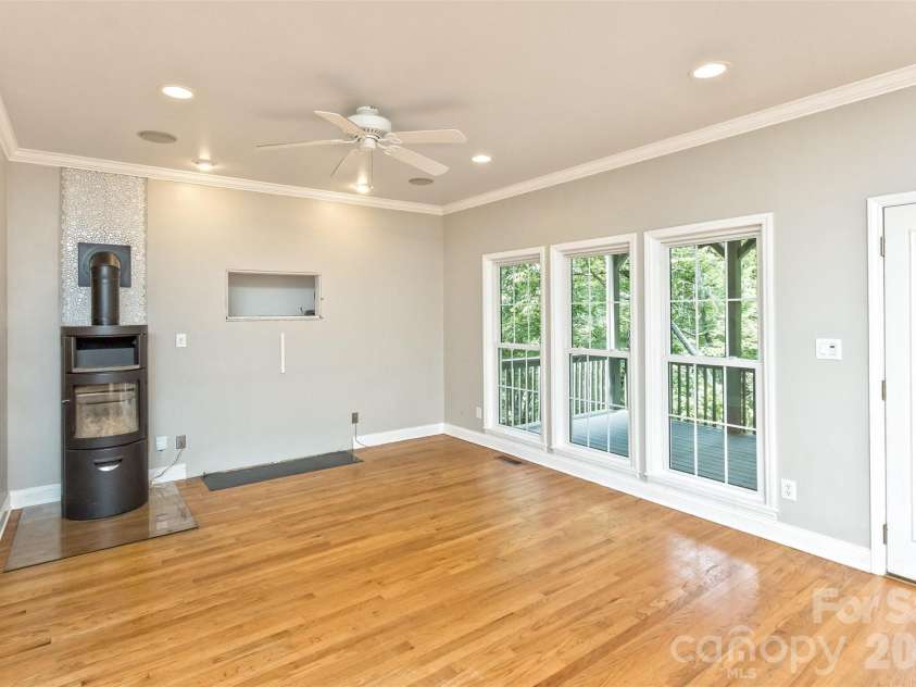 113 Ballantree Drive, Asheville, NC 28803.  MLS# CAR4417051, YatesRealty ID 50269. Living Room