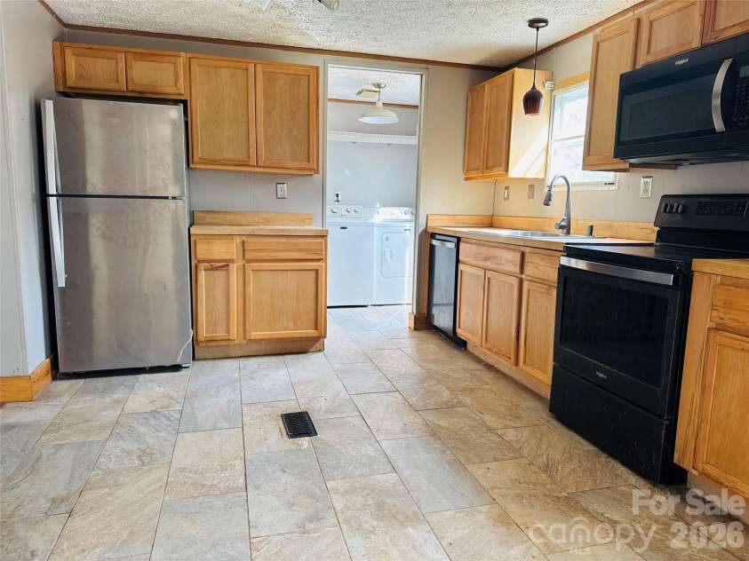518 Nors Way, Lake Lure, NC 28746.  MLS# CAR4358849, YatesRealty ID 5027. Kitchen