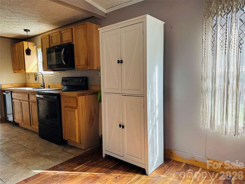 518 Nors Way, Lake Lure, NC 28746.  MLS# CAR4358849, YatesRealty ID 5027. Kitchen