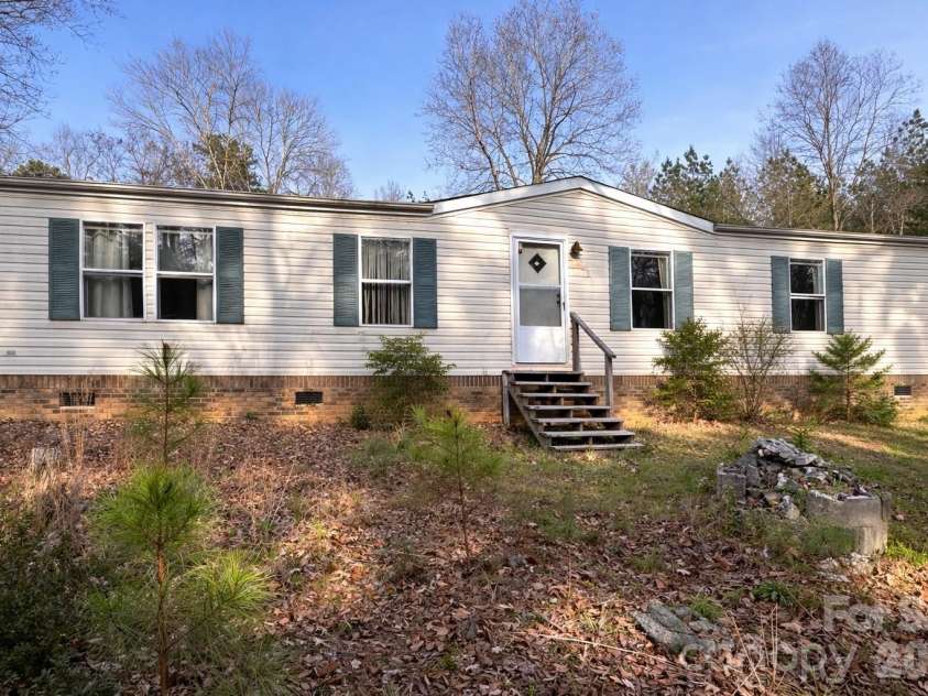 518 Nors Way, Lake Lure, NC 28746.  MLS# CAR4358849, YatesRealty ID 5027. Welcome home!