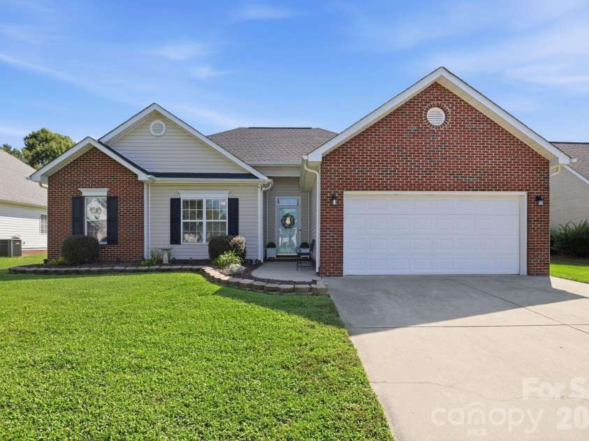 1005 Coral Bell Court, Monroe, NC 28110.  MLS# CAR4417061, YatesRealty ID 50271. 