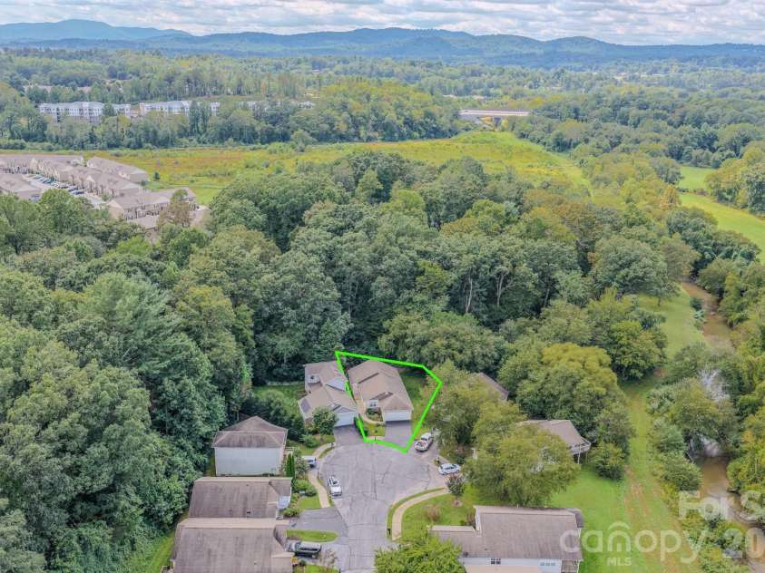 177 Clear Creekside Drive, Hendersonville, NC 28792.  MLS# CAR4422761, YatesRealty ID 50272. 
