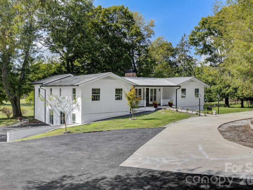 211 Pinner Road, Arden, NC 28704.  MLS# CAR4422716, YatesRealty ID 50274. 