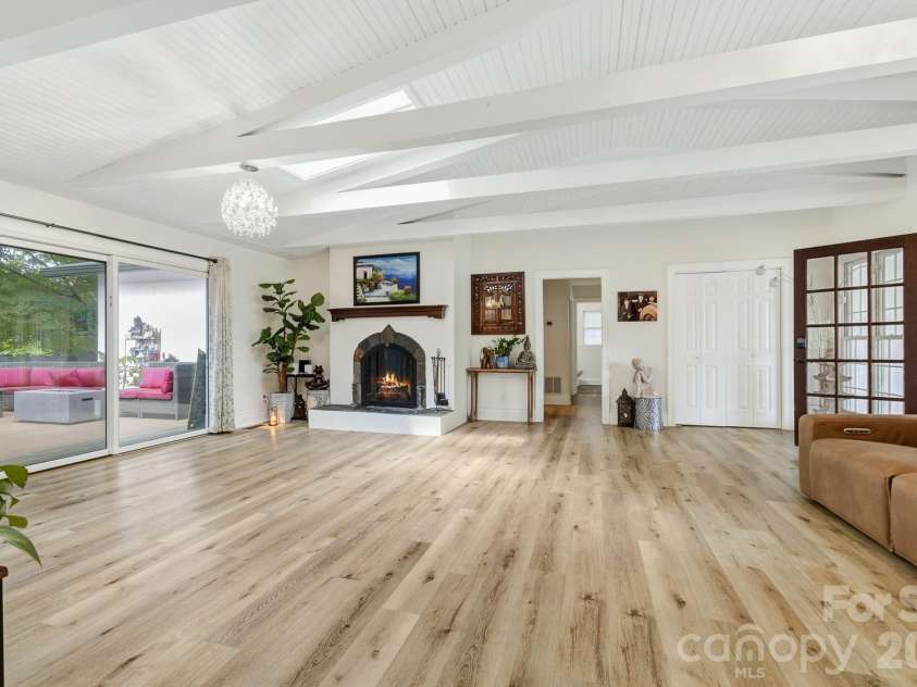 211 Pinner Road, Arden, NC 28704.  MLS# CAR4422716, YatesRealty ID 50274. 