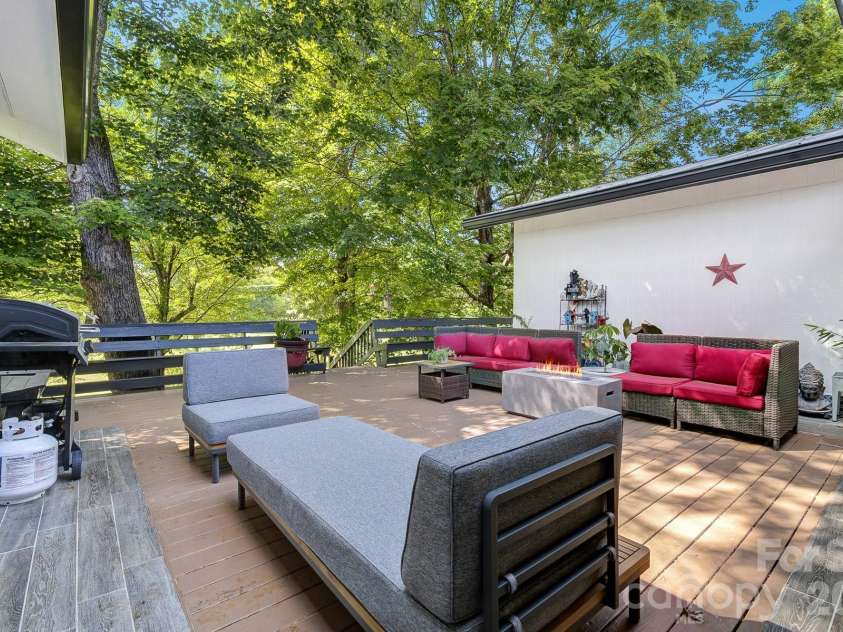 211 Pinner Road, Arden, NC 28704.  MLS# CAR4422716, YatesRealty ID 50274. 