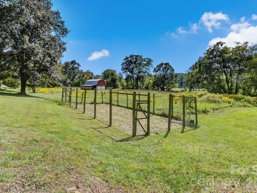 211 Pinner Road, Arden, NC 28704.  MLS# CAR4422716, YatesRealty ID 50274. 