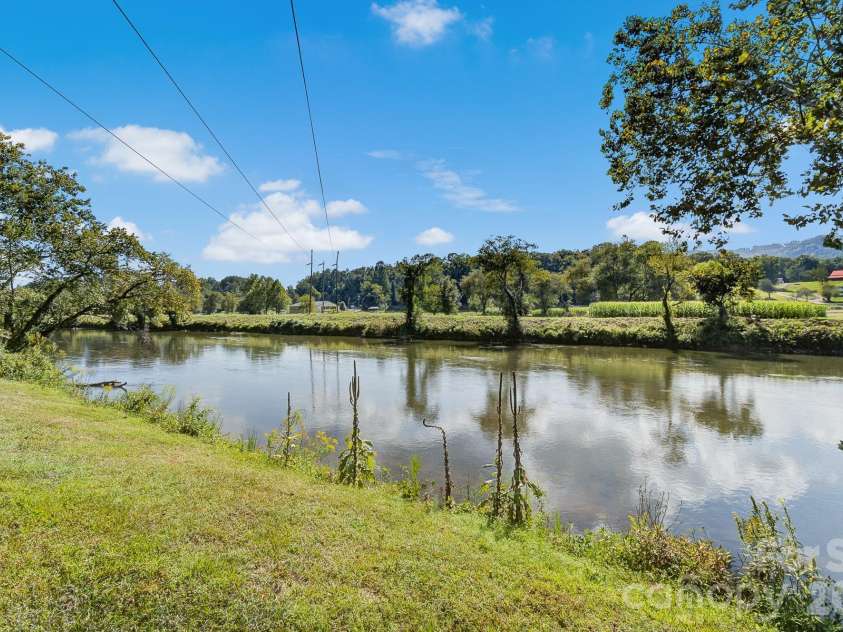 211 Pinner Road, Arden, NC 28704.  MLS# CAR4422716, YatesRealty ID 50274. 