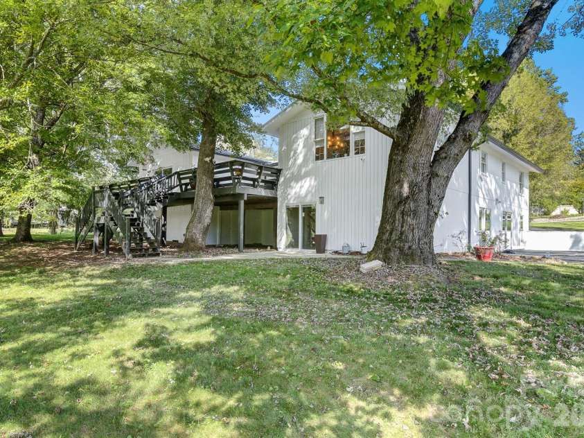 211 Pinner Road, Arden, NC 28704.  MLS# CAR4422716, YatesRealty ID 50274. 