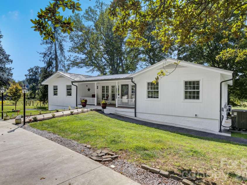 211 Pinner Road, Arden, NC 28704.  MLS# CAR4422716, YatesRealty ID 50274. 