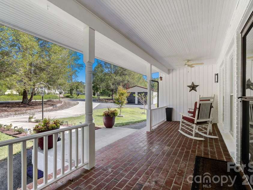 211 Pinner Road, Arden, NC 28704.  MLS# CAR4422716, YatesRealty ID 50274. 