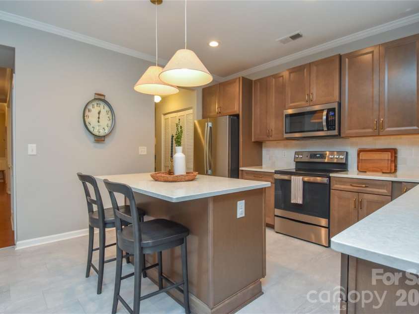 137 Poplin Place, Clover, SC 29710.  MLS# CAR4412950, YatesRealty ID 50275. 