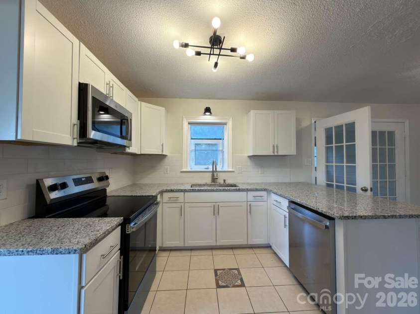 2060 27th Avenue Drive, Hickory, NC 28601.  MLS# CAR4423738, YatesRealty ID 50276. 