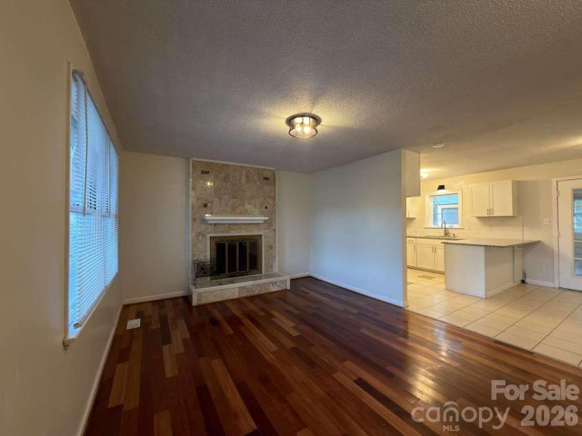 2060 27th Avenue Drive, Hickory, NC 28601.  MLS# CAR4423738, YatesRealty ID 50276. 