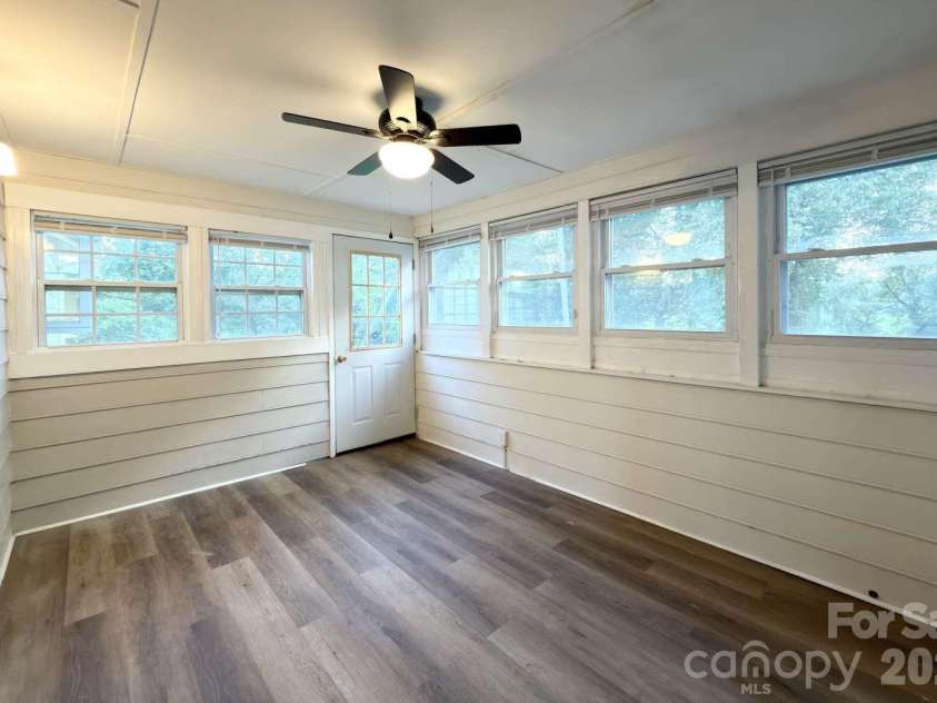 2060 27th Avenue Drive, Hickory, NC 28601.  MLS# CAR4423738, YatesRealty ID 50276. 
