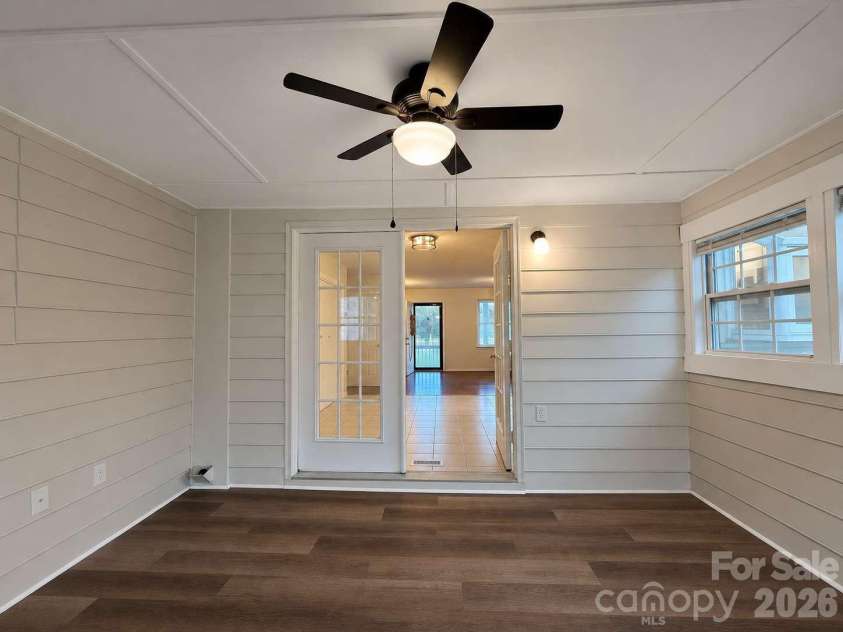 2060 27th Avenue Drive, Hickory, NC 28601.  MLS# CAR4423738, YatesRealty ID 50276. 