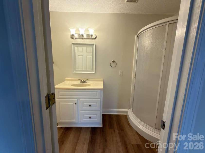 2060 27th Avenue Drive, Hickory, NC 28601.  MLS# CAR4423738, YatesRealty ID 50276. 