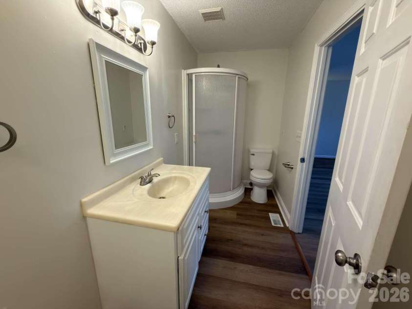 2060 27th Avenue Drive, Hickory, NC 28601.  MLS# CAR4423738, YatesRealty ID 50276. 
