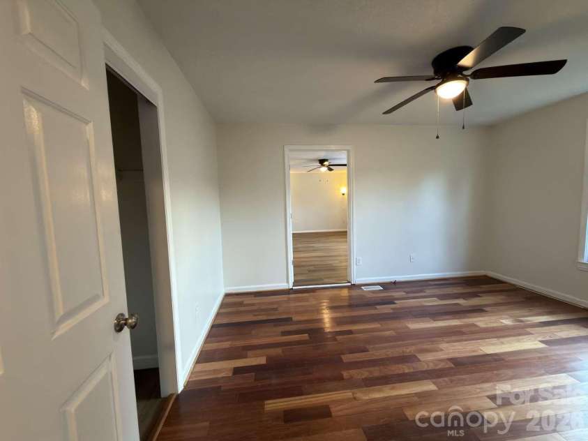 2060 27th Avenue Drive, Hickory, NC 28601.  MLS# CAR4423738, YatesRealty ID 50276. 