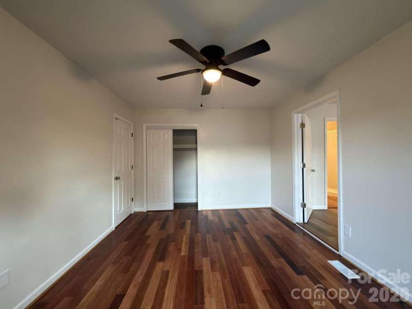 2060 27th Avenue Drive, Hickory, NC 28601.  MLS# CAR4423738, YatesRealty ID 50276. 