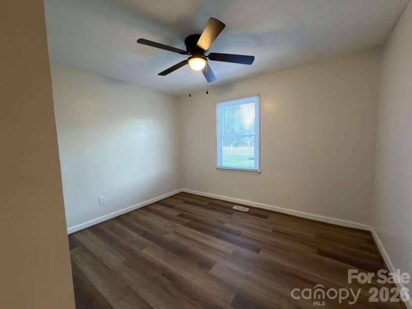 2060 27th Avenue Drive, Hickory, NC 28601.  MLS# CAR4423738, YatesRealty ID 50276. 