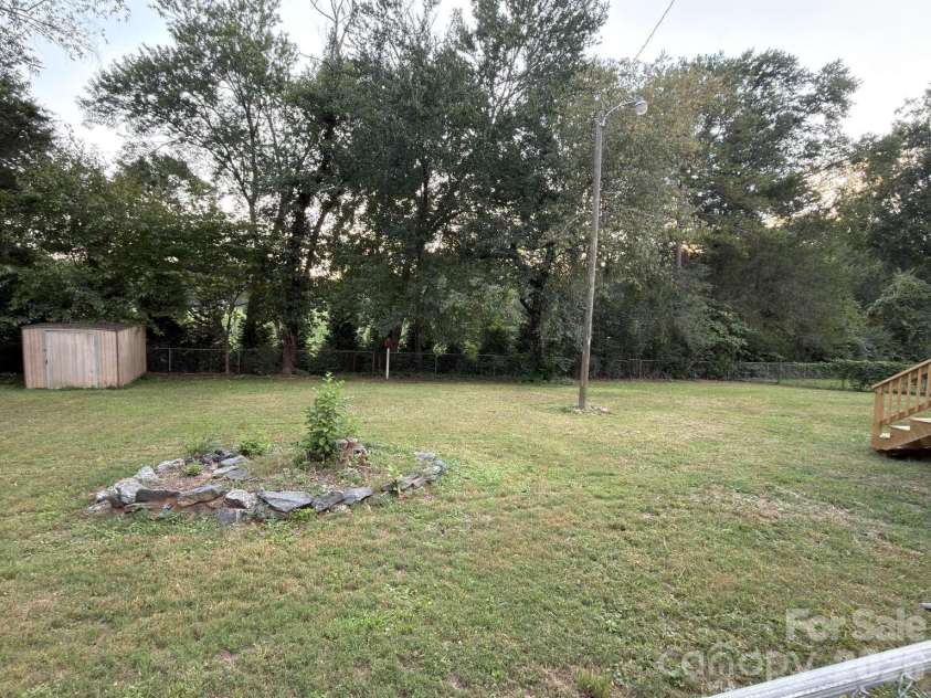2060 27th Avenue Drive, Hickory, NC 28601.  MLS# CAR4423738, YatesRealty ID 50276. 
