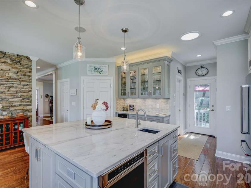 946 Lake Club Drive, Rock Hill, SC 29732.  MLS# CAR4421341, YatesRealty ID 50277. 