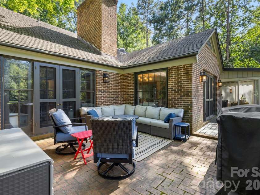 10 Bald Eagle Road, Lake Wylie, SC 29710.  MLS# CAR4421997, YatesRealty ID 50278. Multiple spaces for dining and relaxing