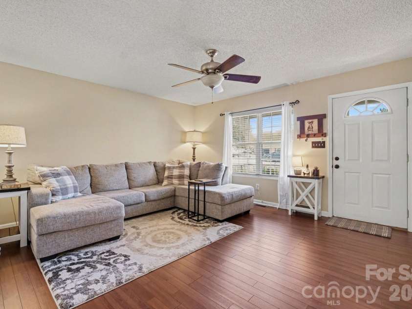 105 Chadwick Circle, Dallas, NC 28034.  MLS# CAR4359647, YatesRealty ID 5028. 