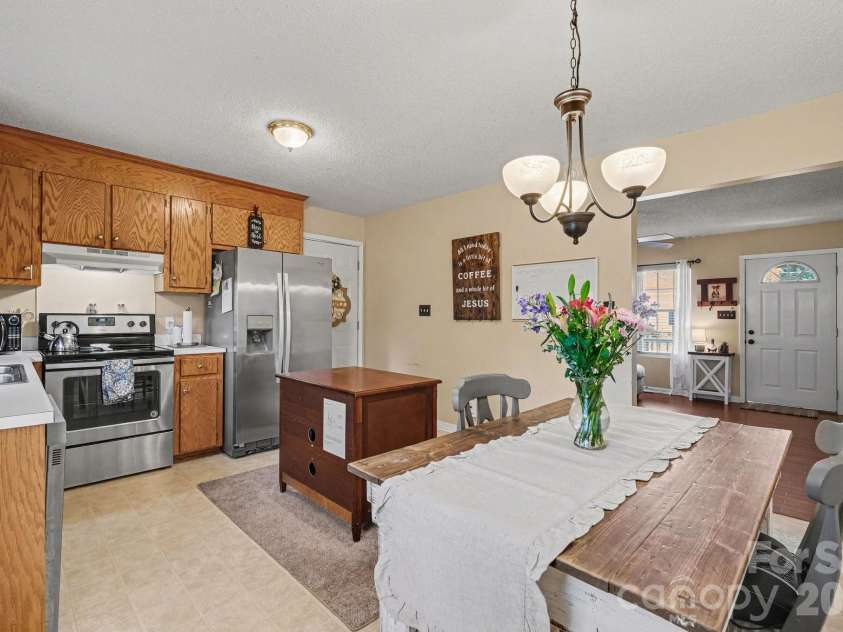 105 Chadwick Circle, Dallas, NC 28034.  MLS# CAR4359647, YatesRealty ID 5028. 