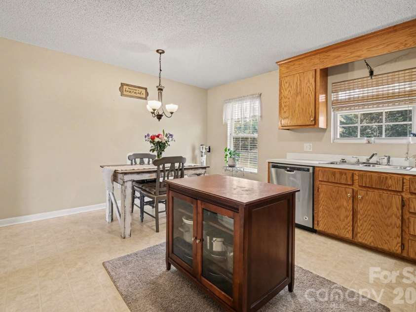 105 Chadwick Circle, Dallas, NC 28034.  MLS# CAR4359647, YatesRealty ID 5028. 