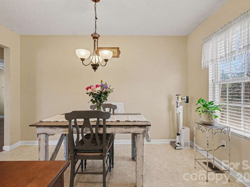 105 Chadwick Circle, Dallas, NC 28034.  MLS# CAR4359647, YatesRealty ID 5028. 