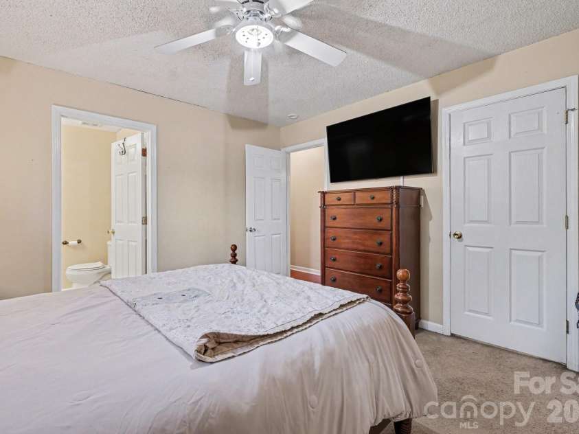105 Chadwick Circle, Dallas, NC 28034.  MLS# CAR4359647, YatesRealty ID 5028. 