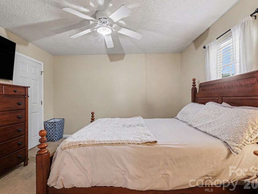 105 Chadwick Circle, Dallas, NC 28034.  MLS# CAR4359647, YatesRealty ID 5028. 