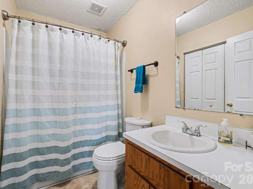 105 Chadwick Circle, Dallas, NC 28034.  MLS# CAR4359647, YatesRealty ID 5028. 