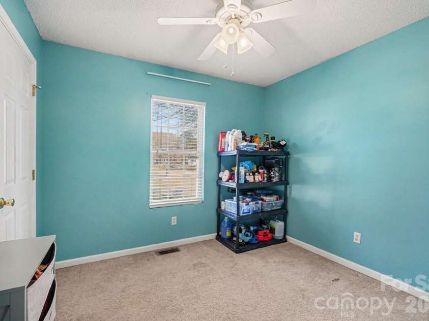 105 Chadwick Circle, Dallas, NC 28034.  MLS# CAR4359647, YatesRealty ID 5028. 