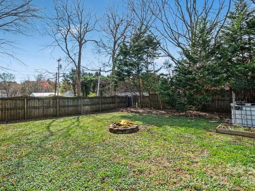 105 Chadwick Circle, Dallas, NC 28034.  MLS# CAR4359647, YatesRealty ID 5028. 