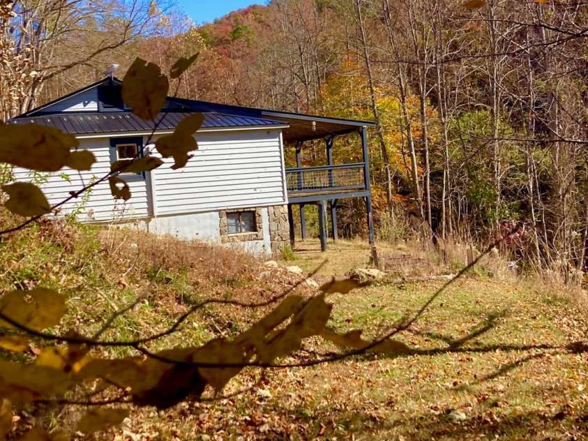 17 Moonlight Trail, Bryson City, NC 28713.  MLS# CAR4160410, YatesRealty ID 5028. 