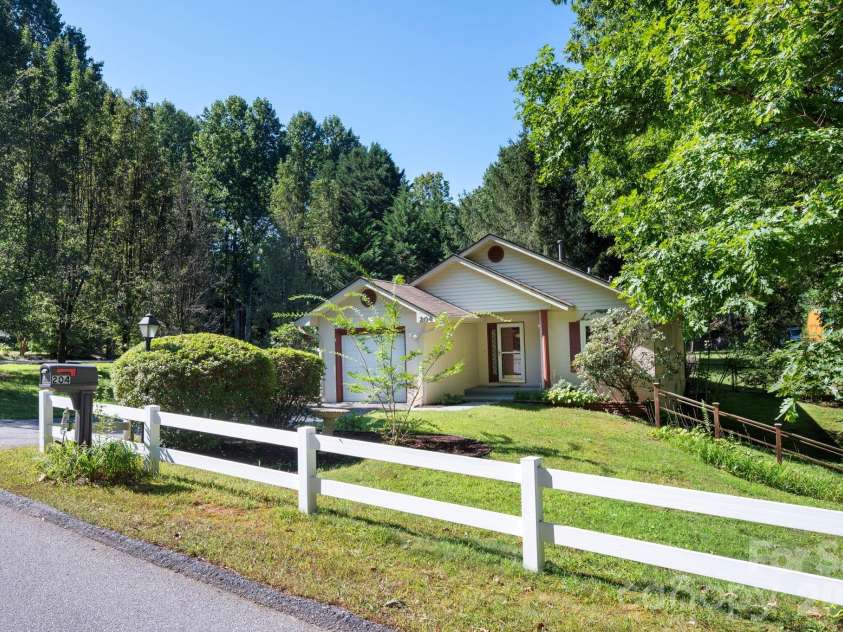 204 Cinnamon Way, Flat Rock, NC 28731.  MLS# CAR4421453, YatesRealty ID 50280. 