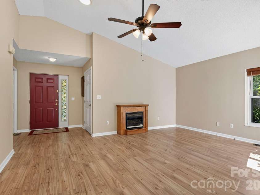 204 Cinnamon Way, Flat Rock, NC 28731.  MLS# CAR4421453, YatesRealty ID 50280. 