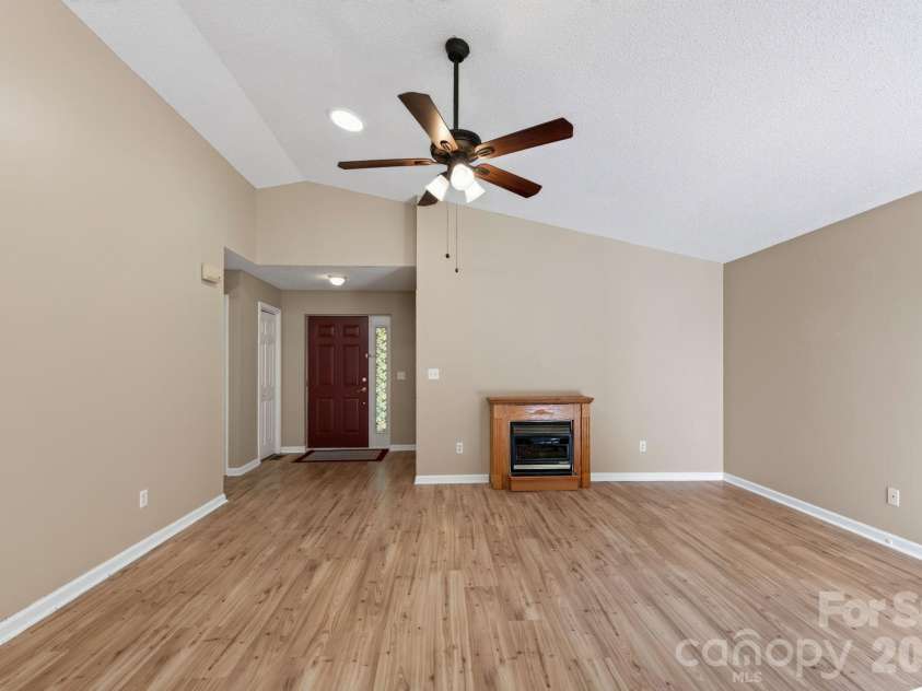 204 Cinnamon Way, Flat Rock, NC 28731.  MLS# CAR4421453, YatesRealty ID 50280. 